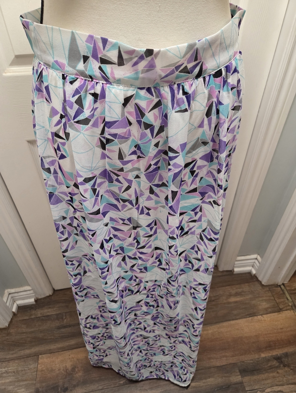 Le Lis Bold Pastel Geo Print Sheer Lined Maxi Skirt Soft Top Pleats
